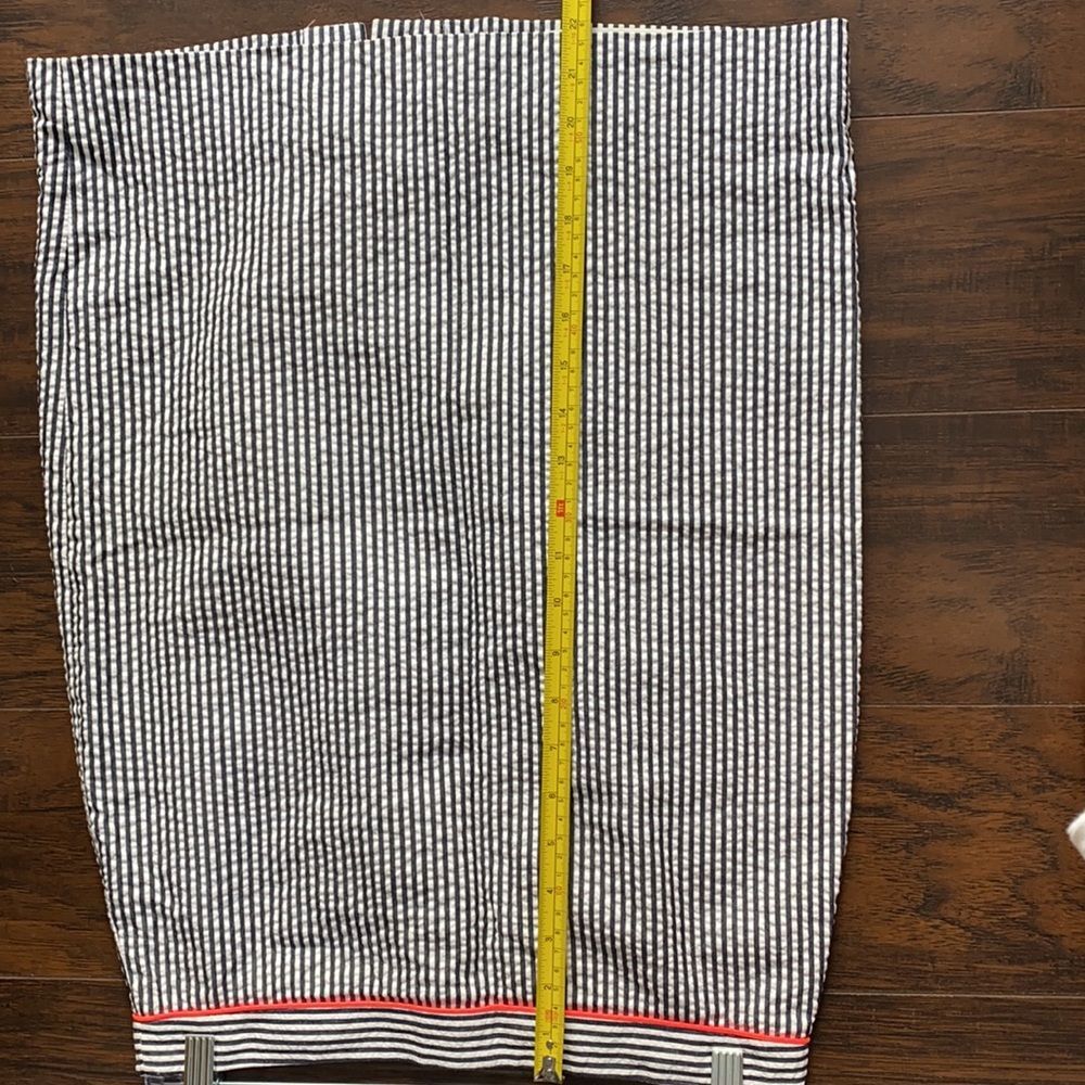 Seer Sucker Pencil Skirt - Picture 4 of 11